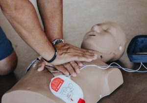 curso RCP, reanimación cardiopulmonar, Santiago, Chile, capacitación, emergencias médicas